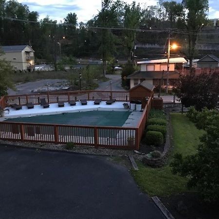 Spacious Downtown Condo Walking Distance To Downtown Gatlinburg Sleeps 6 Guests Eksteriør billede