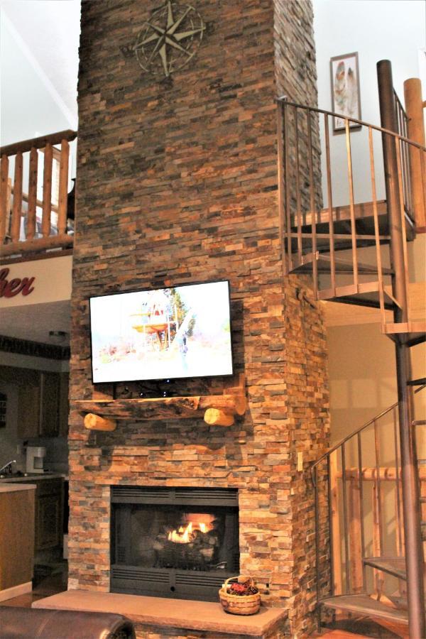 Spacious Downtown Condo Walking Distance To Downtown Gatlinburg Sleeps 6 Guests Eksteriør billede