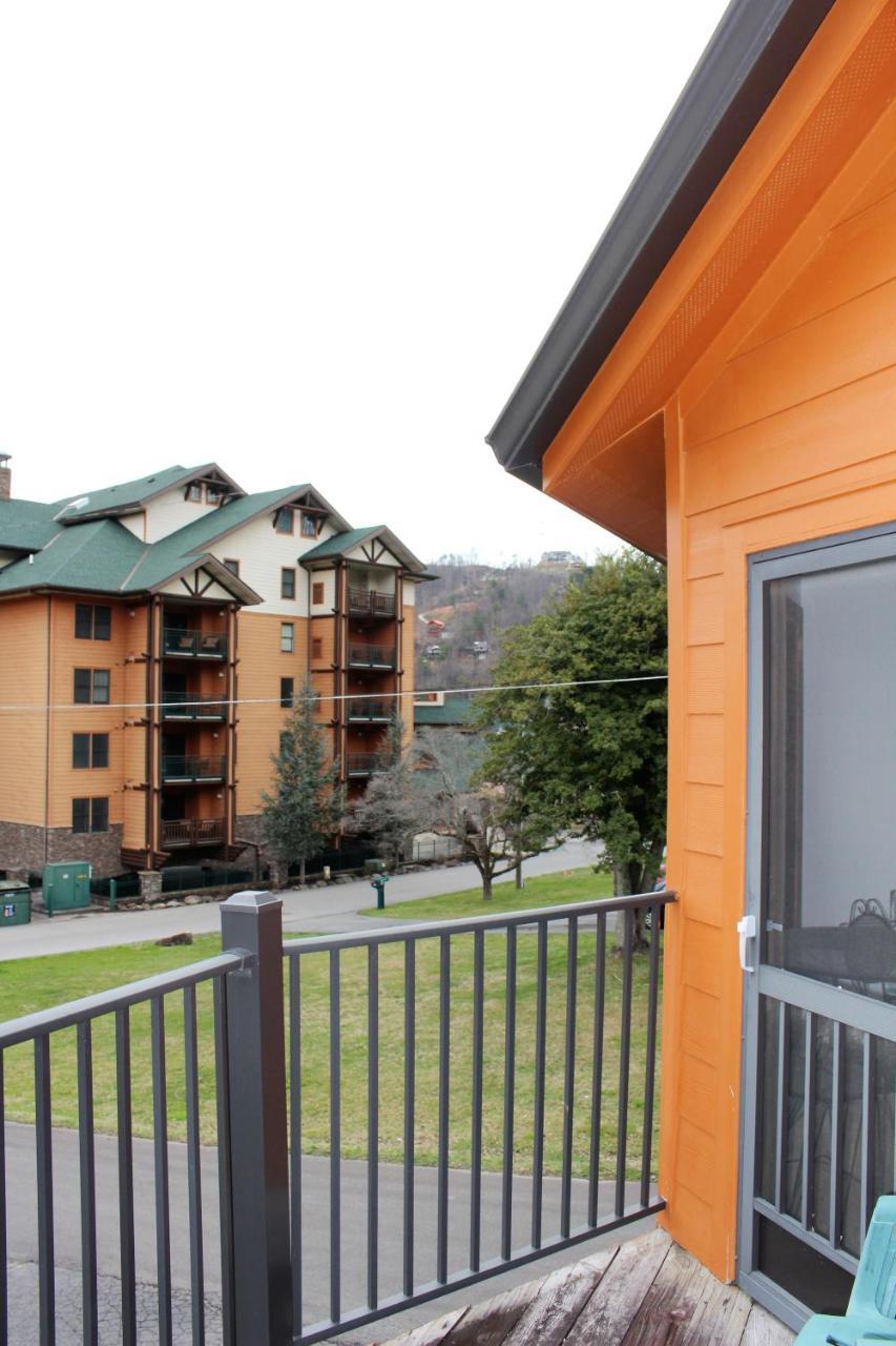 Spacious Downtown Condo Walking Distance To Downtown Gatlinburg Sleeps 6 Guests Eksteriør billede