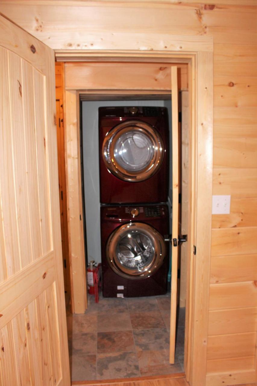Spacious Downtown Condo Walking Distance To Downtown Gatlinburg Sleeps 6 Guests Eksteriør billede