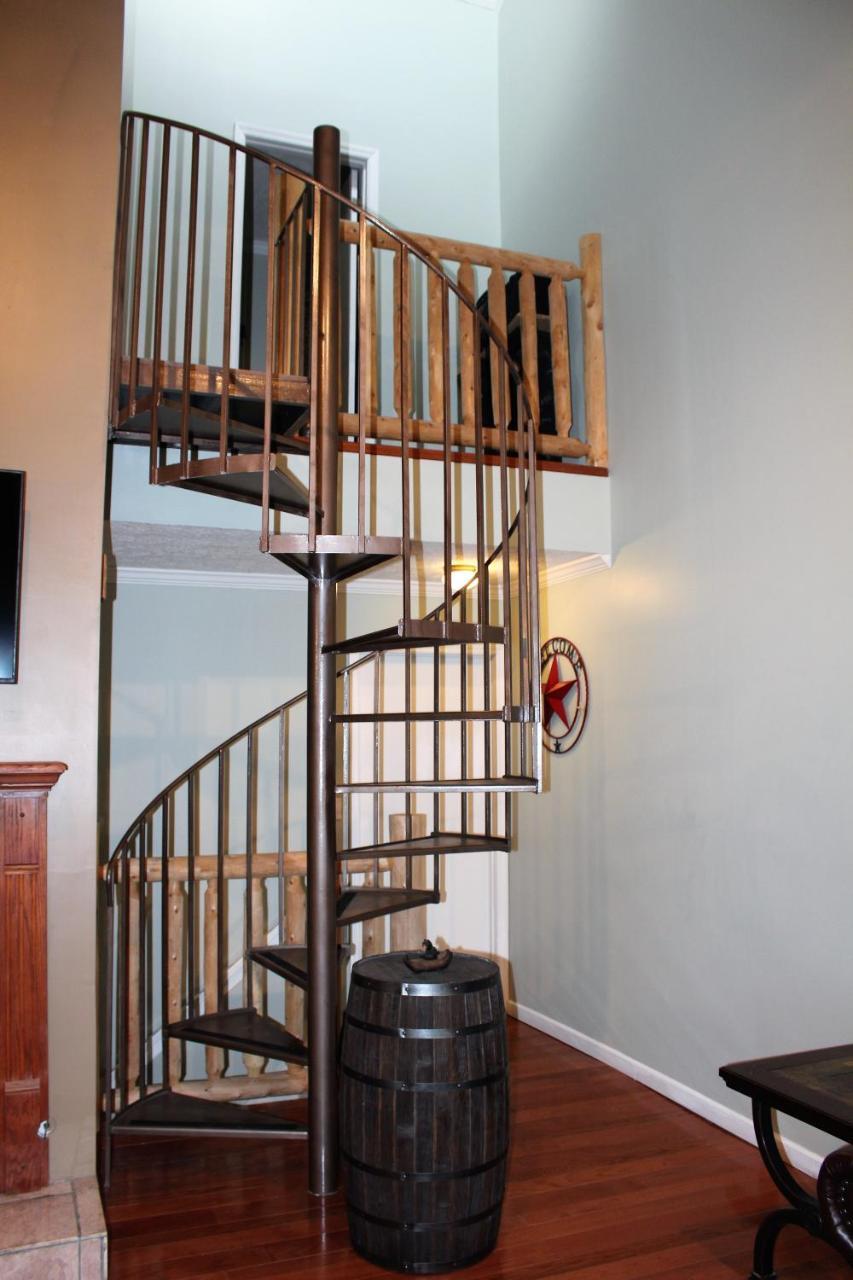 Spacious Downtown Condo Walking Distance To Downtown Gatlinburg Sleeps 6 Guests Eksteriør billede