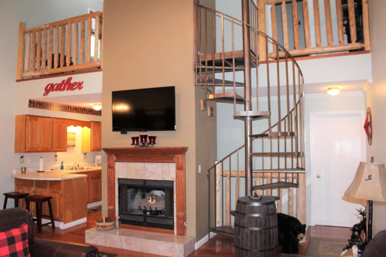Spacious Downtown Condo Walking Distance To Downtown Gatlinburg Sleeps 6 Guests Eksteriør billede