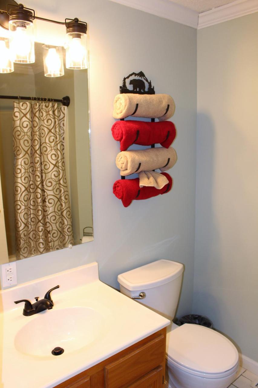 Spacious Downtown Condo Walking Distance To Downtown Gatlinburg Sleeps 6 Guests Eksteriør billede