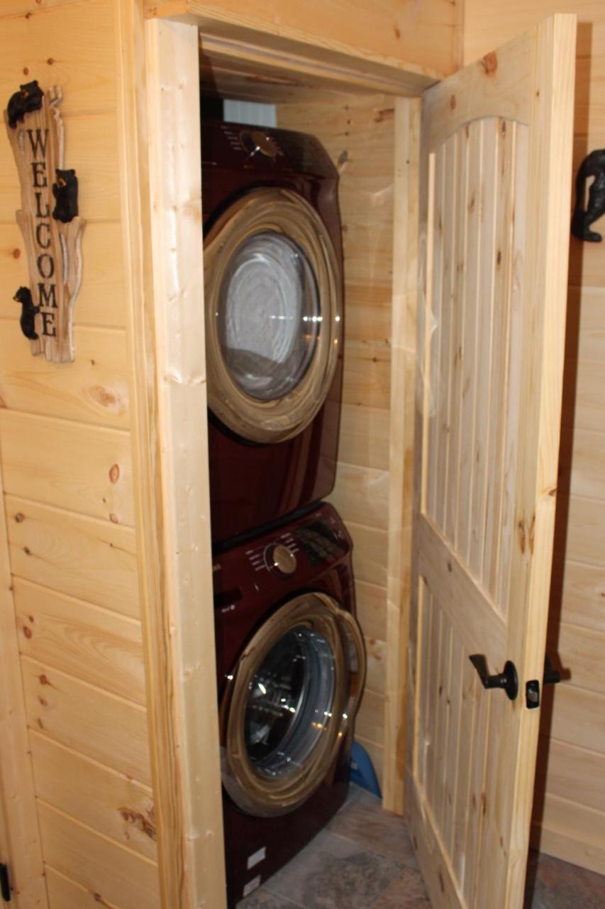 Spacious Downtown Condo Walking Distance To Downtown Gatlinburg Sleeps 6 Guests Eksteriør billede