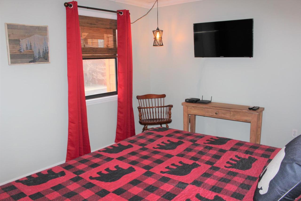 Spacious Downtown Condo Walking Distance To Downtown Gatlinburg Sleeps 6 Guests Eksteriør billede