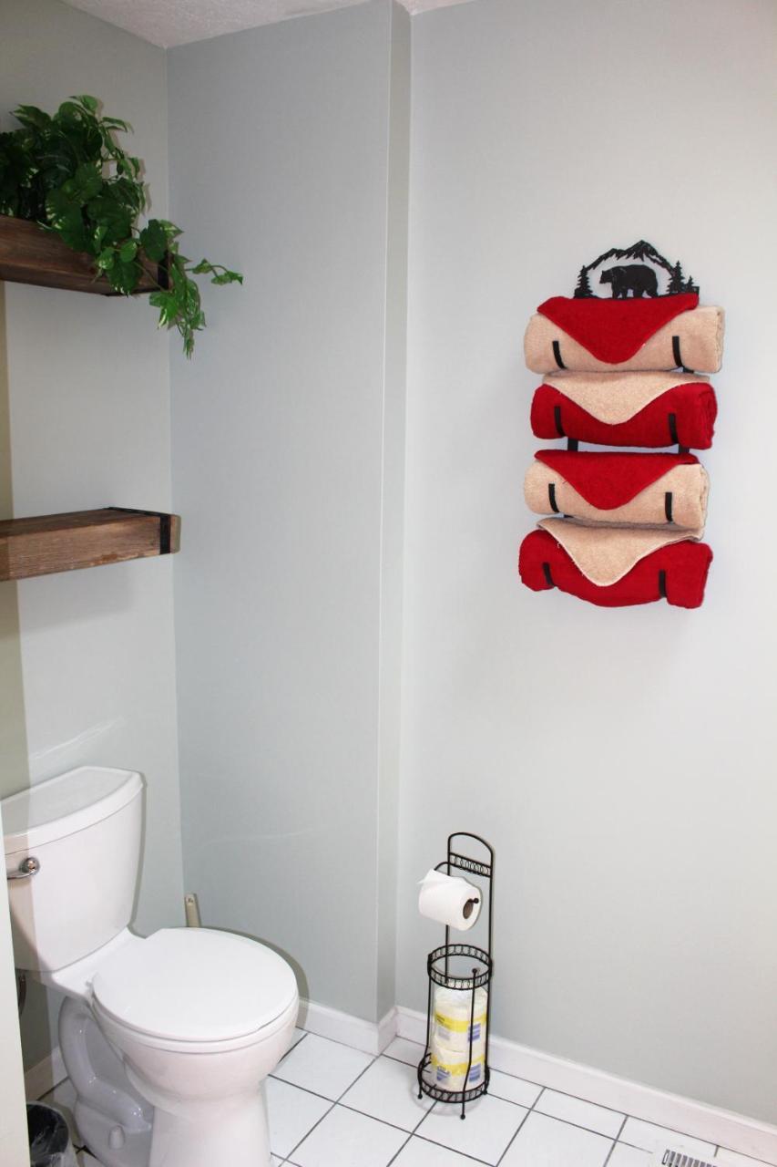 Spacious Downtown Condo Walking Distance To Downtown Gatlinburg Sleeps 6 Guests Eksteriør billede