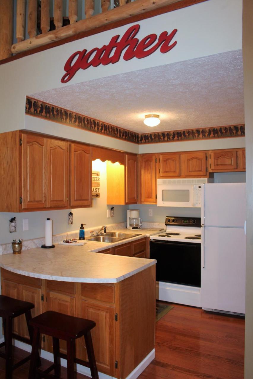 Spacious Downtown Condo Walking Distance To Downtown Gatlinburg Sleeps 6 Guests Eksteriør billede