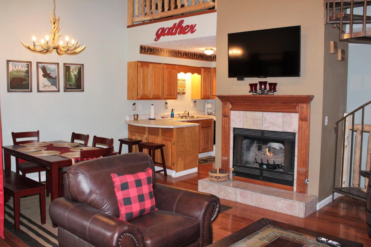 Spacious Downtown Condo Walking Distance To Downtown Gatlinburg Sleeps 6 Guests Eksteriør billede