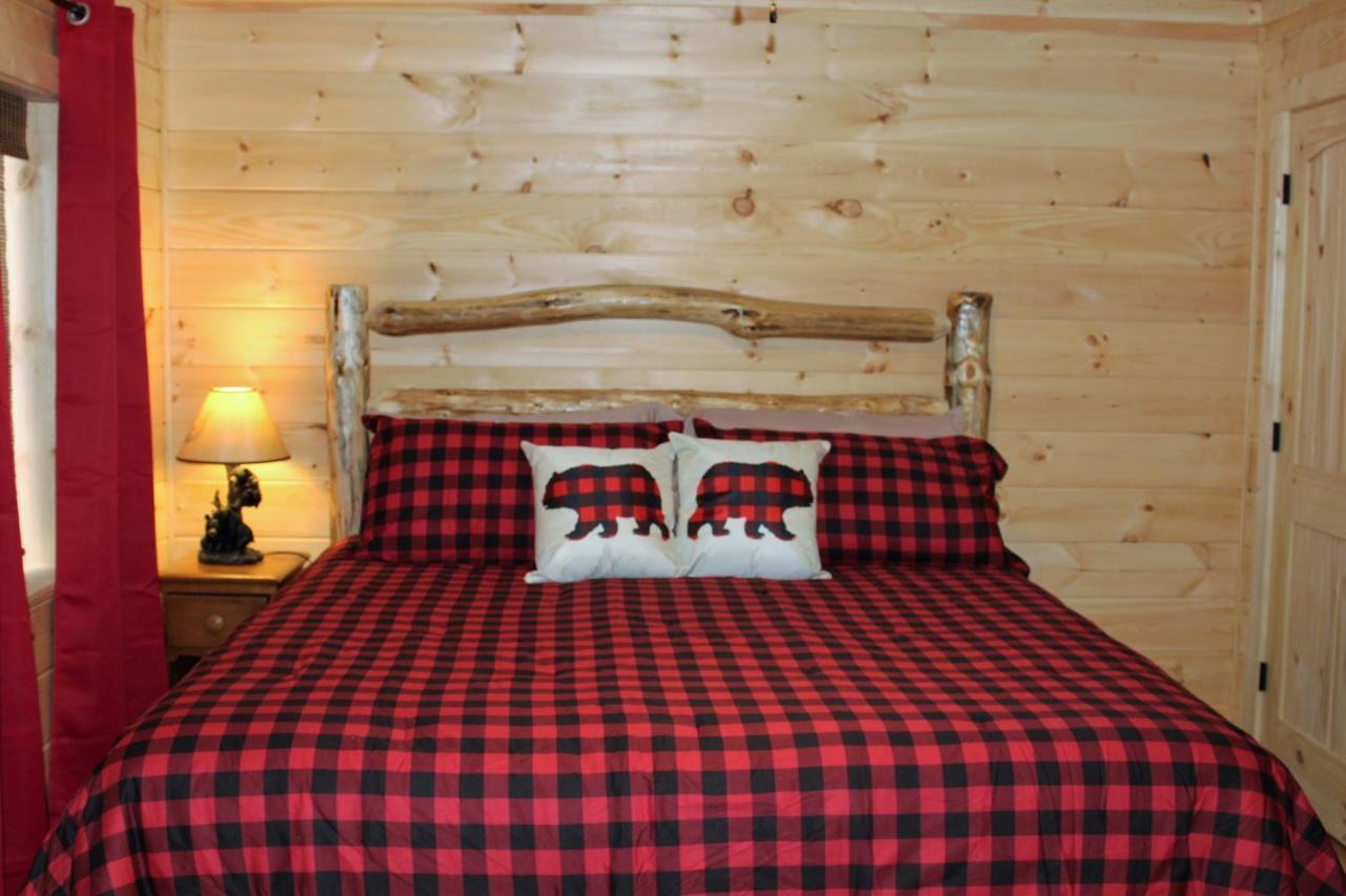 Spacious Downtown Condo Walking Distance To Downtown Gatlinburg Sleeps 6 Guests Eksteriør billede